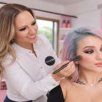 Rubor coral 2026 en Colombia: blush draping que ilumina sin exagerar